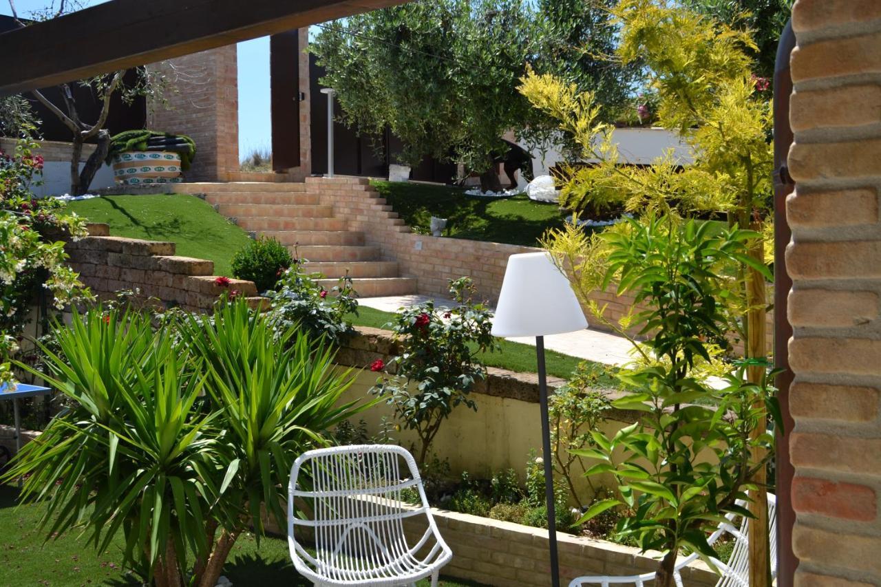B&B & Spa Novantadieci Club (Adults Only) Atri Buitenkant foto