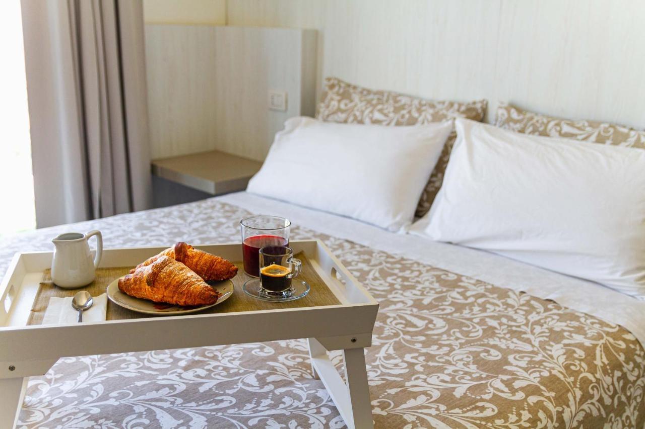 B&B & Spa Novantadieci Club (Adults Only) Atri Buitenkant foto
