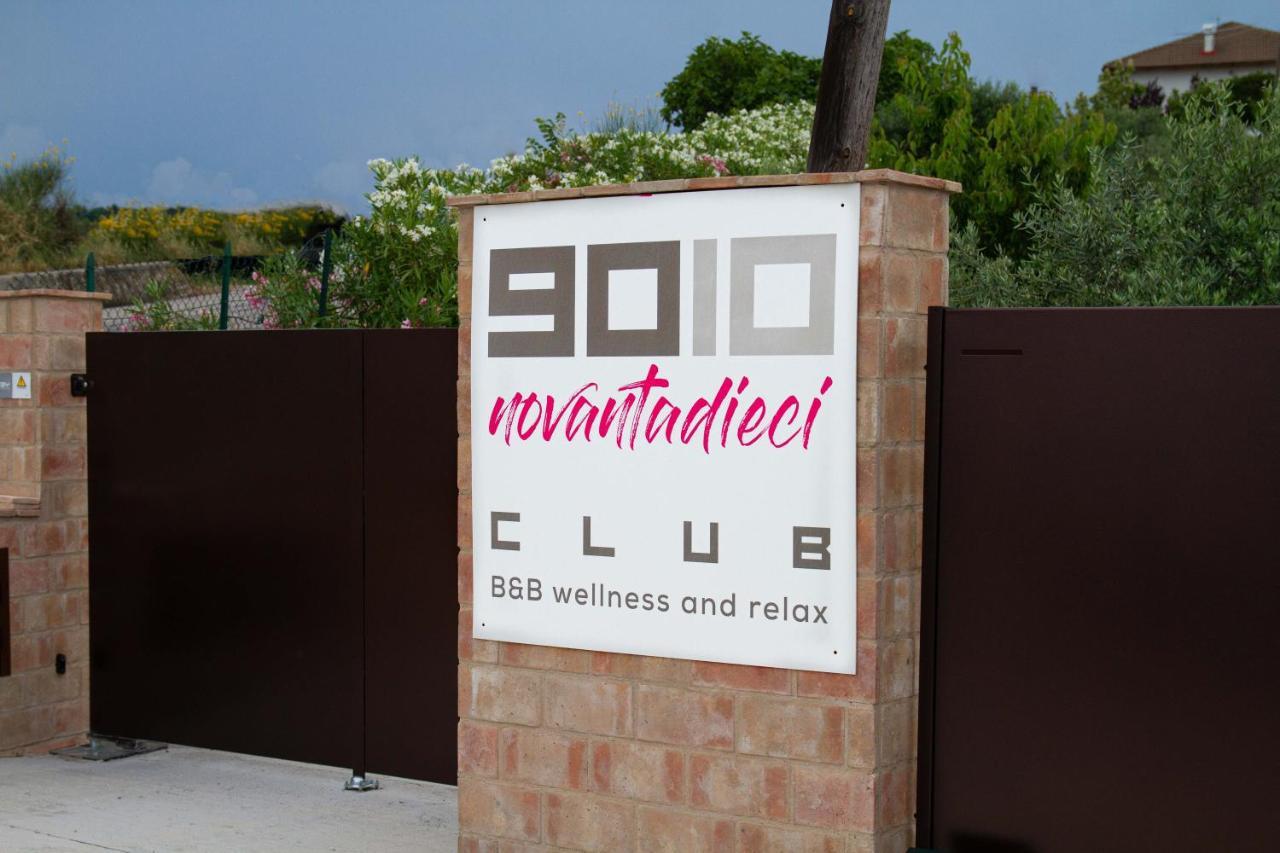 B&B & Spa Novantadieci Club (Adults Only) Atri Buitenkant foto