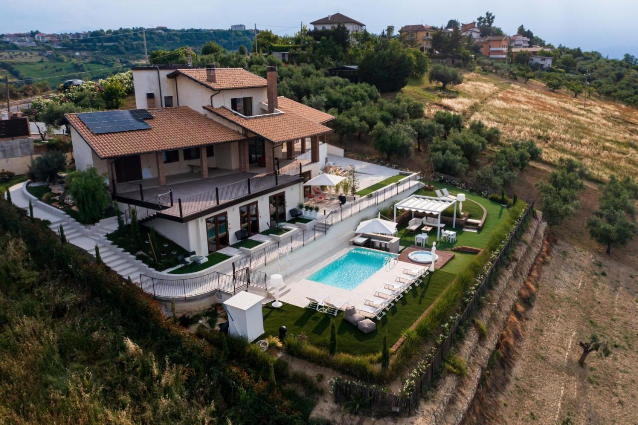 B&B & Spa Novantadieci Club (Adults Only) Atri Buitenkant foto